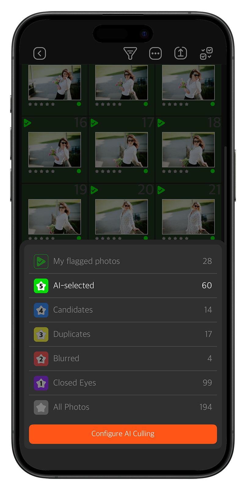 Grade de seleção com IA do PhotoPicker com fotos marcadas e categorias de IA em um iPhone